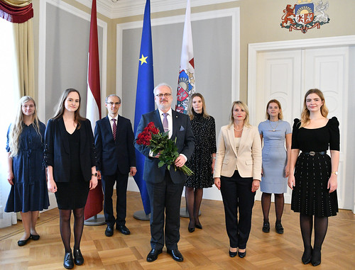 01.07.2020. Valsts prezidenta Egila Levita tikšanās ar LU Juridiskās fak. studentu komandu, kas uzvarējusi Eiropas tiesību zinātņu studentu apvienības organizētajā Eiropas Cilvēktiesību tiesas procesa izspēlē