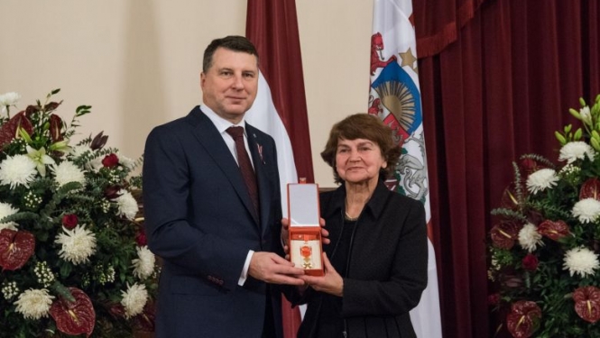Valsts prezidents Rīgas pilī pasniedz augstākos valsts apbalvojumus