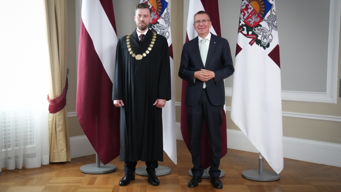 Valsts prezidentam tiesneša zvērestu dod Rīgas pilsētas tiesas tiesnesis Matīss Vingris