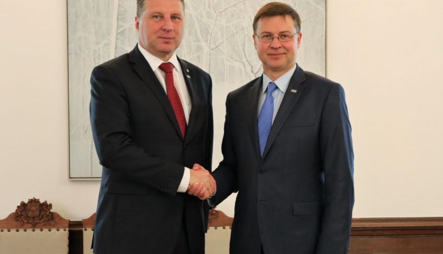 Valsts prezidents tiekas ar Eiropas Komisijas viceprezidentu Valdi Dombrovski