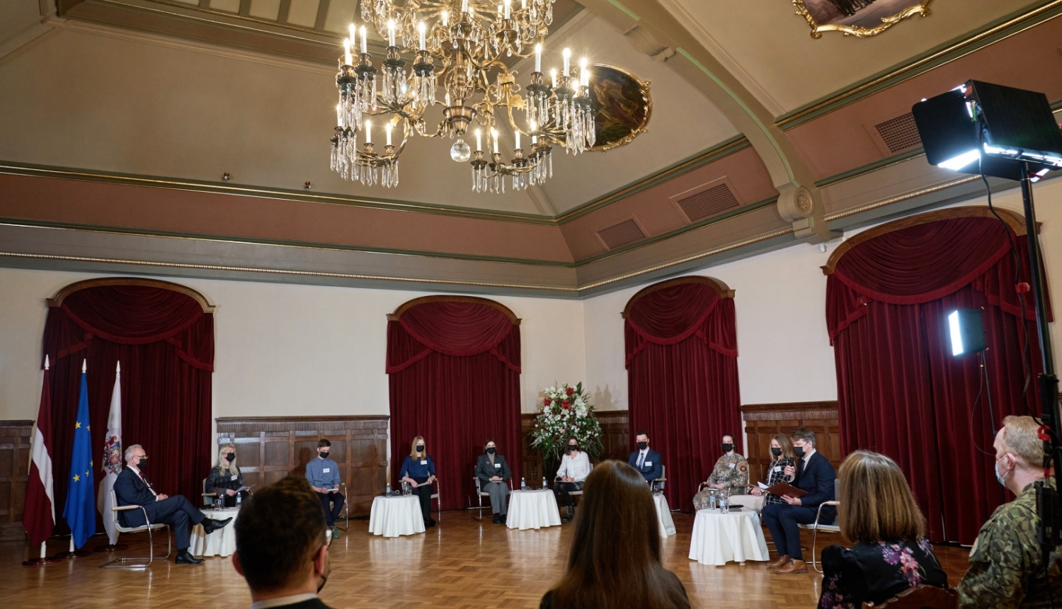 debašu dalībnieku Rīgas pils Svētku zālē