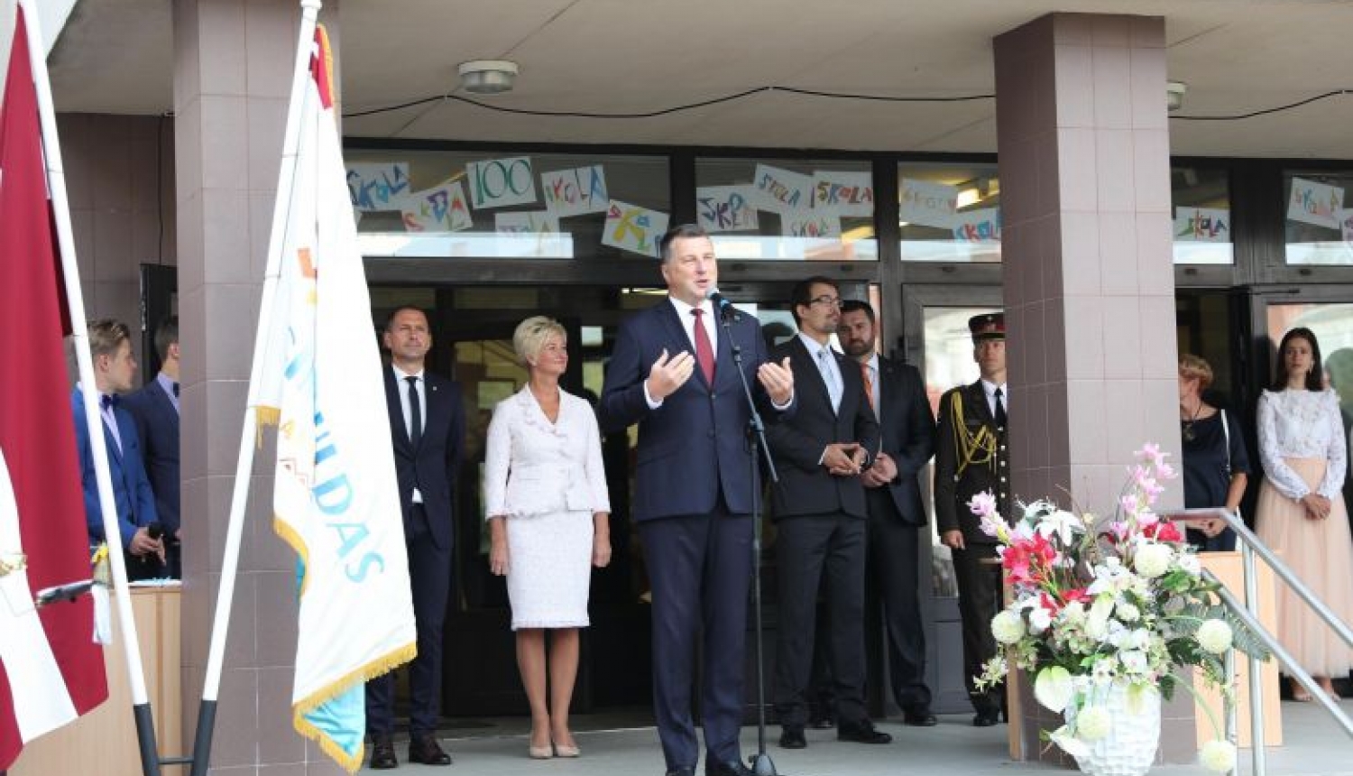 Valsts prezidents pirmajā skolas dienā sveic Siguldas Valsts ģimnāzijas skolēnus un skolotājus