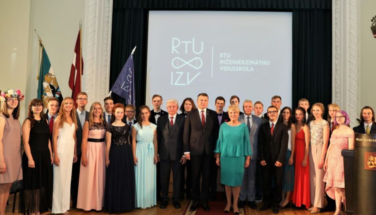 Valsts prezidents sveic pirmos RTU Inženierzinātņu vidusskolas absolventus