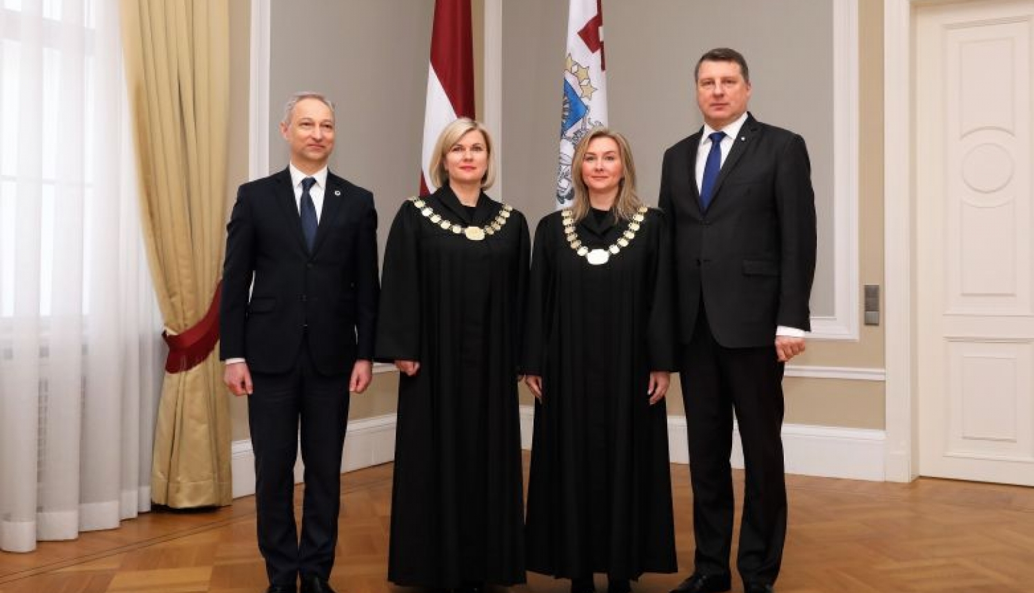 Valsts prezidents Rīgas pilī pieņem tiesnešu zvērestus