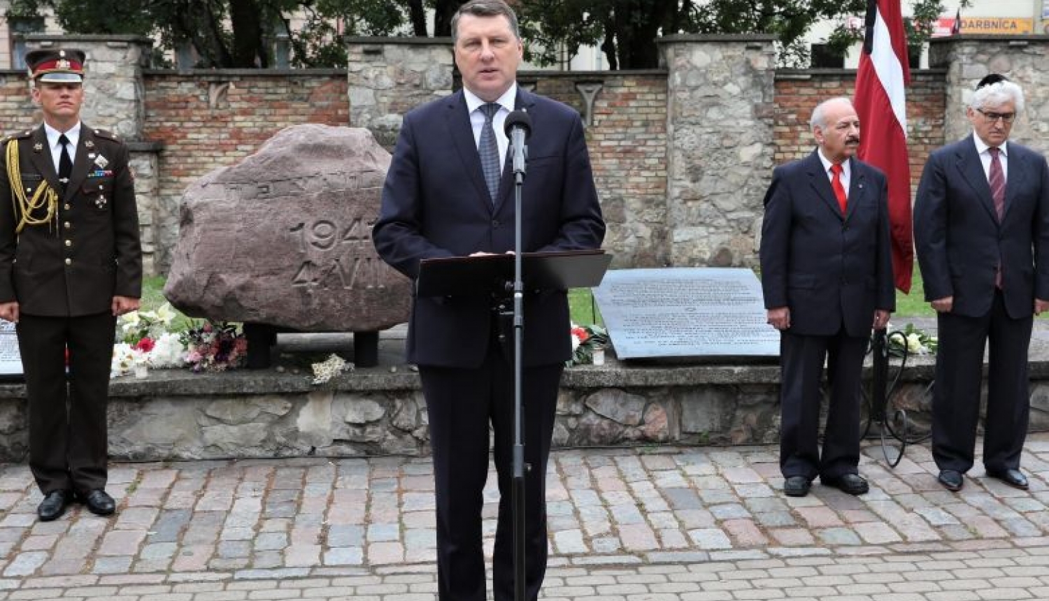 Valsts prezidents piedalās Ebreju genocīda upuru piemiņas pasākumā