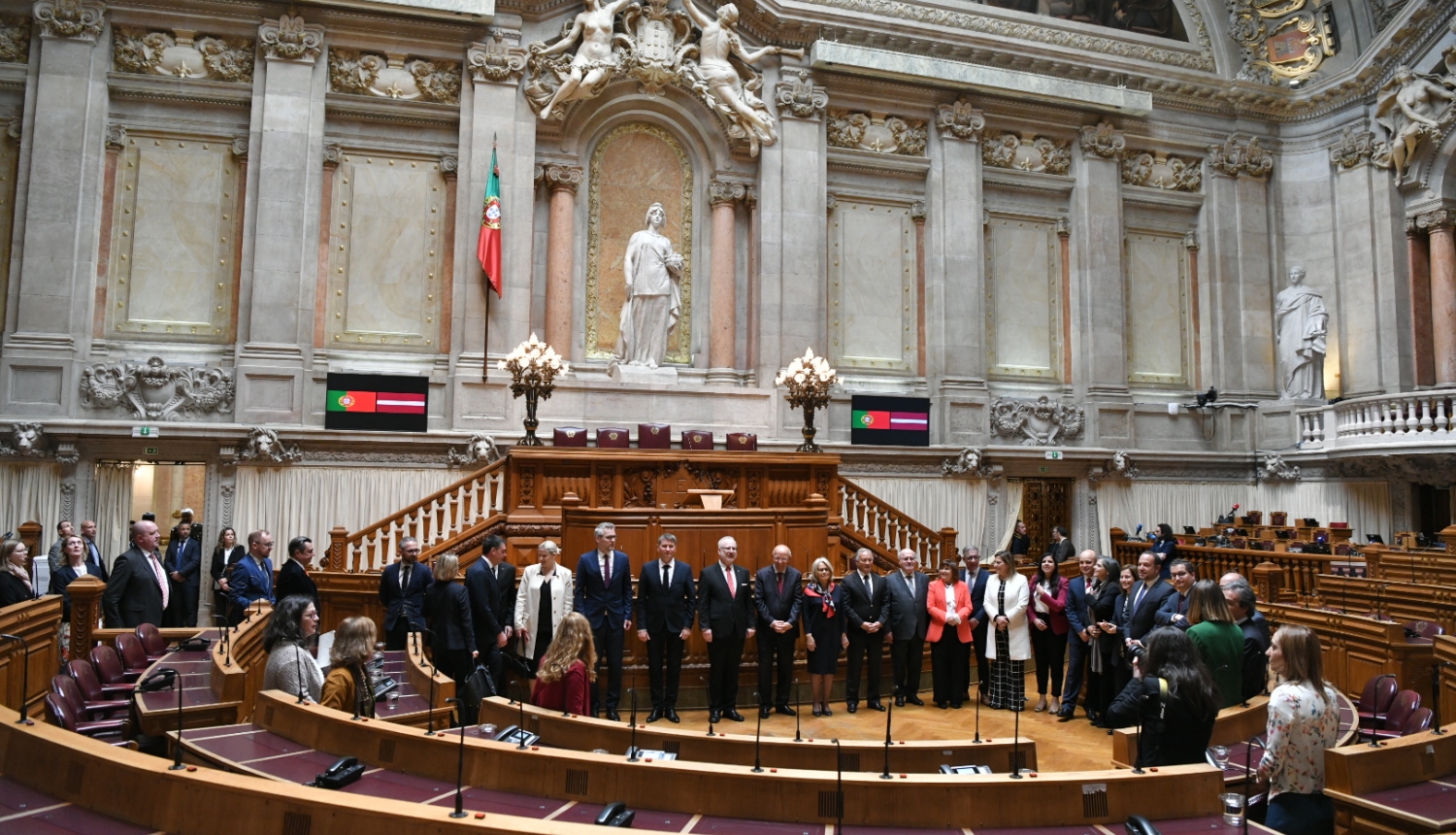 Kopbilde ar Portugāles parlamenta pārstāvjiem