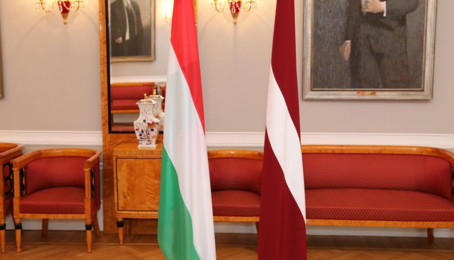 Valsts prezidents akreditē Ungārijas un Ekvadoras vēstniekus